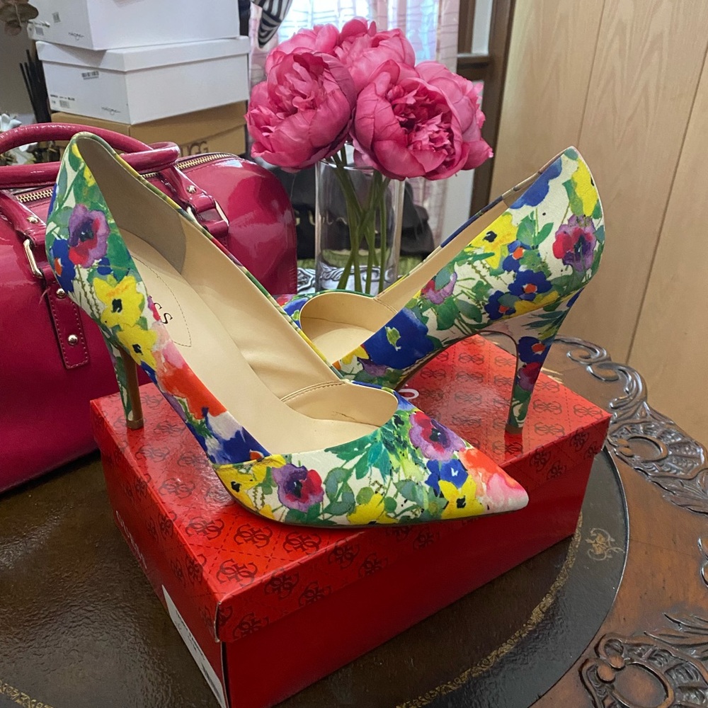 Floral Pumps - image 1